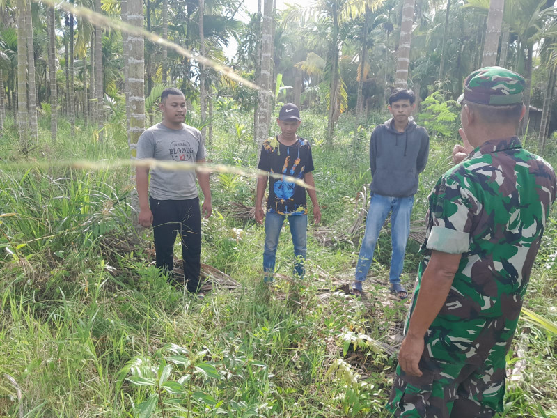 Patroli Siap Siaga Karhutla Bersama Babinsa Koramil 07/Reteh