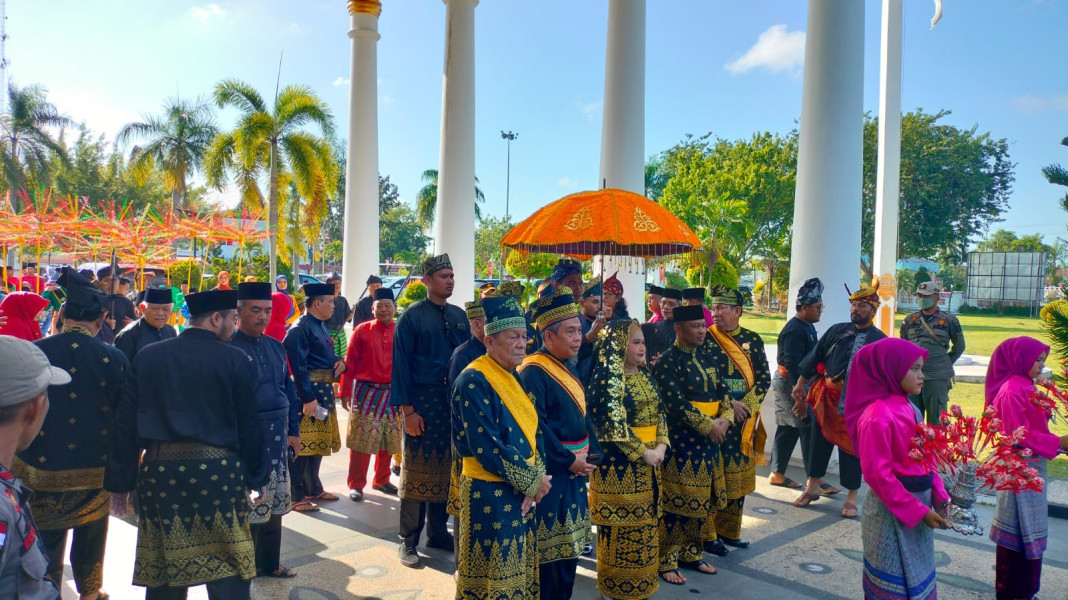 Staf Ahli Bupati Meranti Hadiri Penganugerahan Gelar Adat Bupati dan Wabup Bengkalis