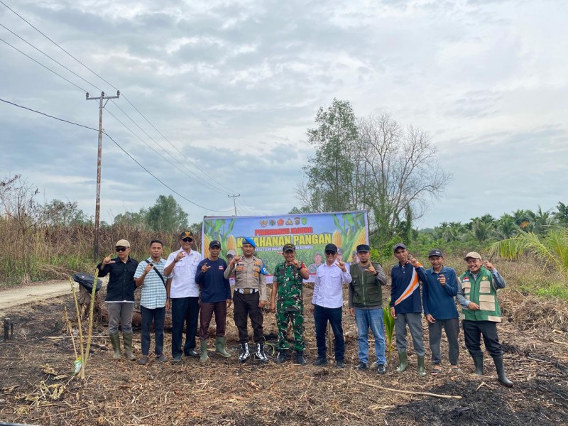 Babinsa Koramil 04/Kuindra Ikuti Kegiatan Penanaman Jagung Dukung Program Asta Cita Presiden RI