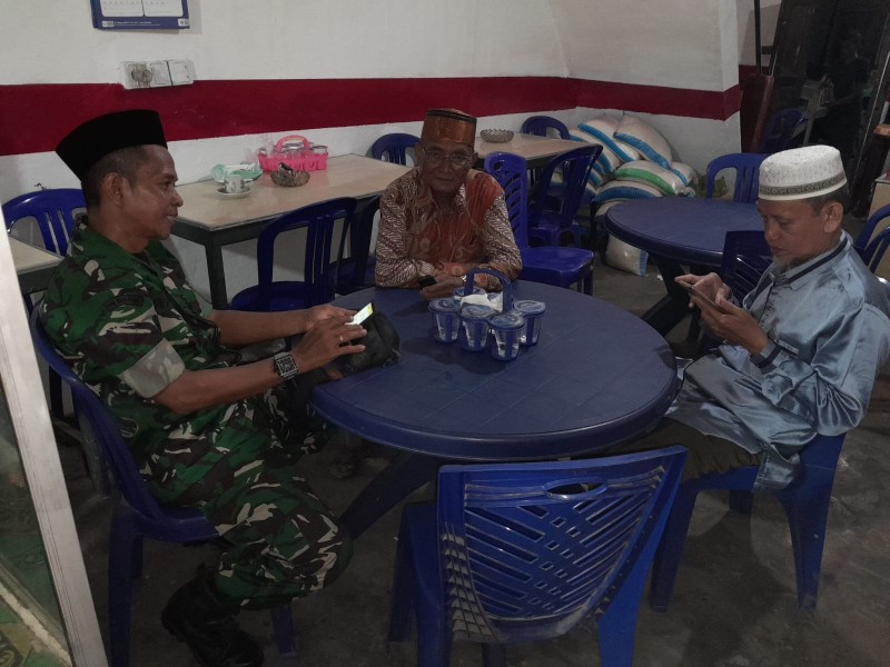 Babinsa Koramil 07/Reteh Berkomitmen untuk Meningkatkan Kemanunggalan TNI dengan Masyarakat