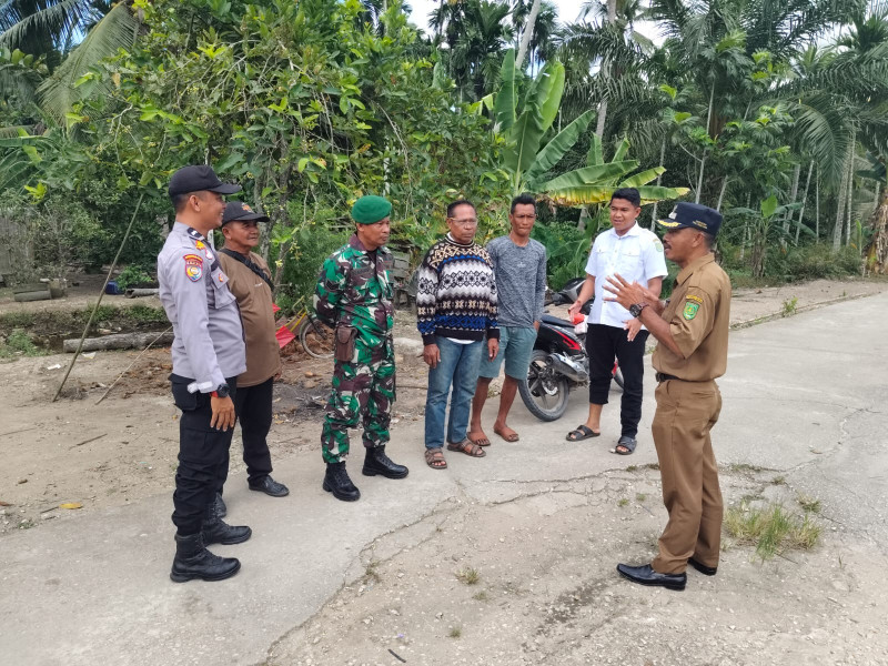 Babinsa Koramil 05/Gas Serka Nawawi Terus Aktif Laksanakan Komsos Bersama Apdes Jadikan Hubungan Kerja Semakin Solid