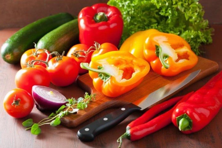 Buah dan Sayur, Lebih Sehat Dimasak Atau Dimakan Mentah?