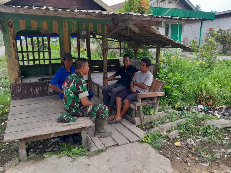 Babinsa Pelda Nofiandi Lakukan Pengawasan SDM untuk Meningkatkan Keamanan dan Ketertiban