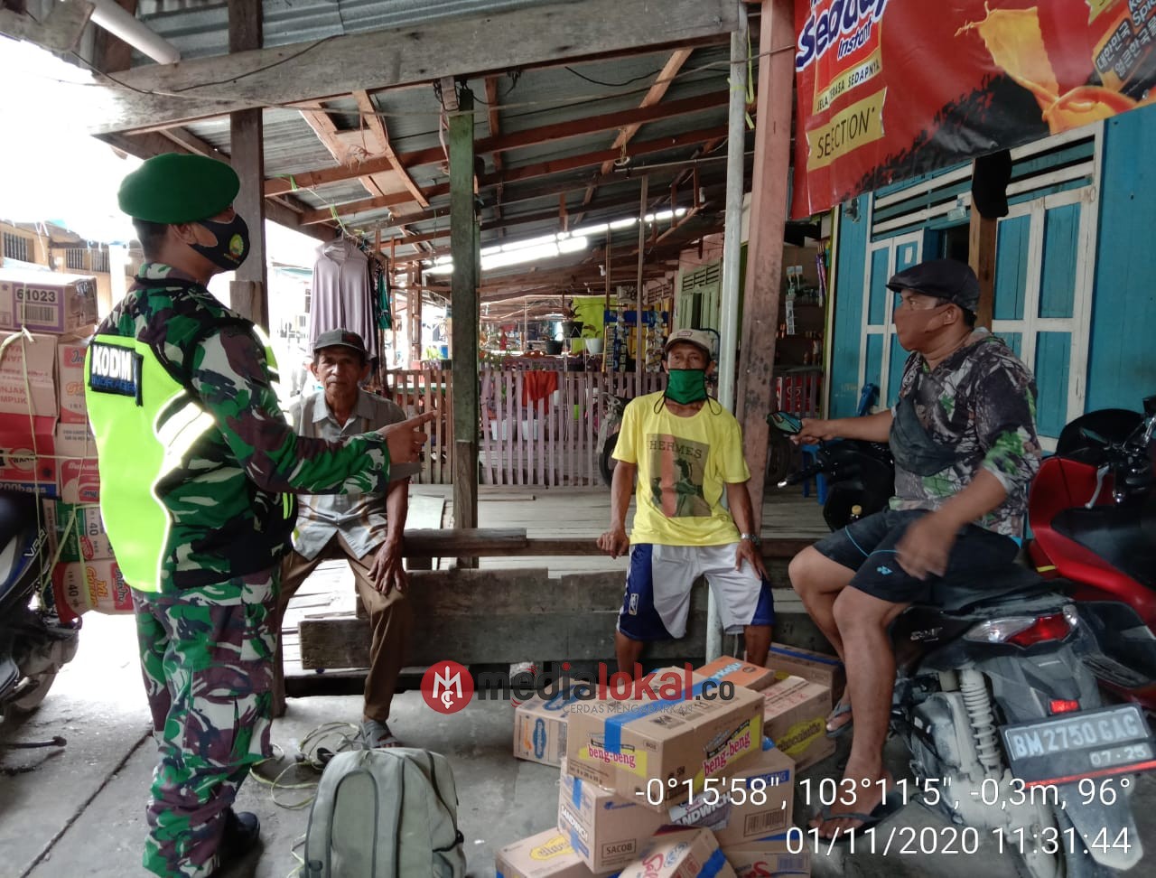 Babinsa Koramil 12/Batang Tuaka Komsos Protkes di Desa Sungai Junjangan