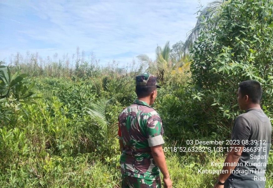 Babinsa Koramil 04/Kuindra Bersama Warga Turun Untuk Adakan Patroli Karlahut