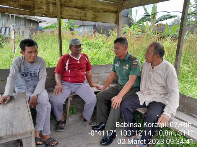 Pelda Nofiandi Saling Memberikan Informasi Kepada Masyarakat