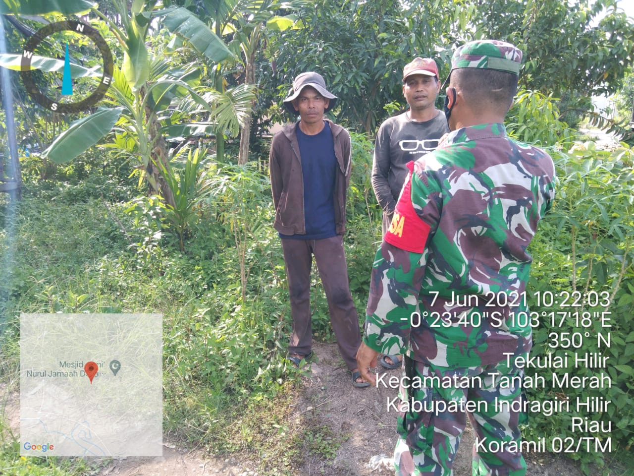 Rutin, Babinsa Koramil 02/Tanah Merah Lakukan Patroli Karhutla di Desa Tekulai