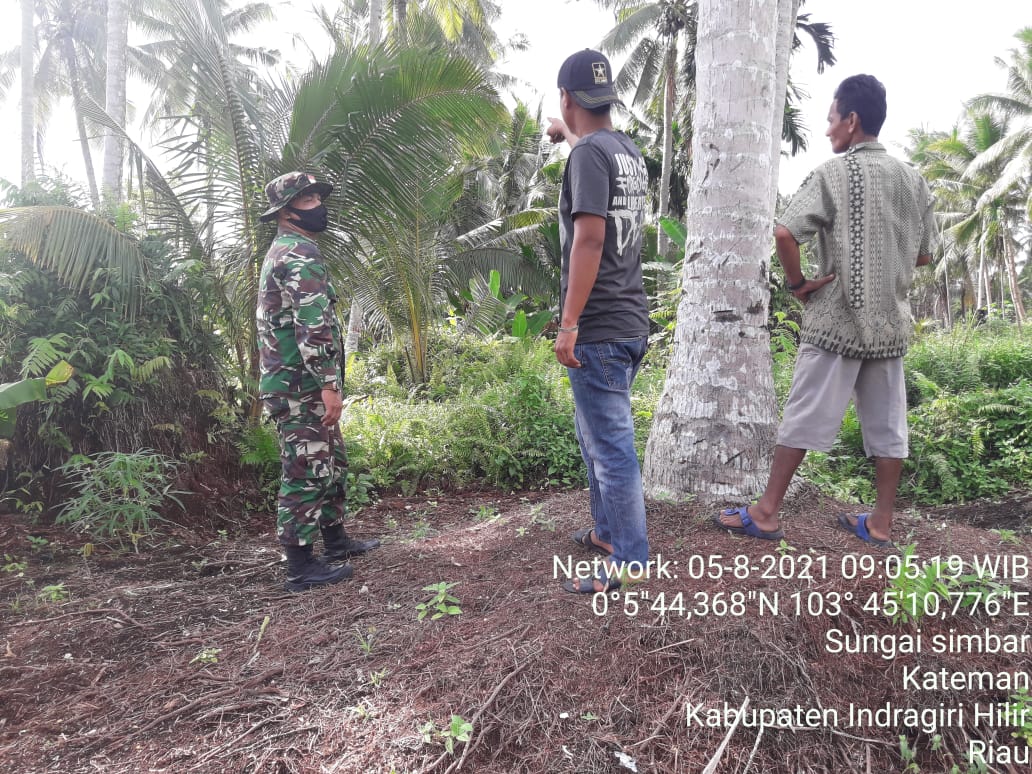 Babinsa Serda E Zalukhu Terus Laksanakan Sosialisasi dan Patroli Kebakaran Lahan