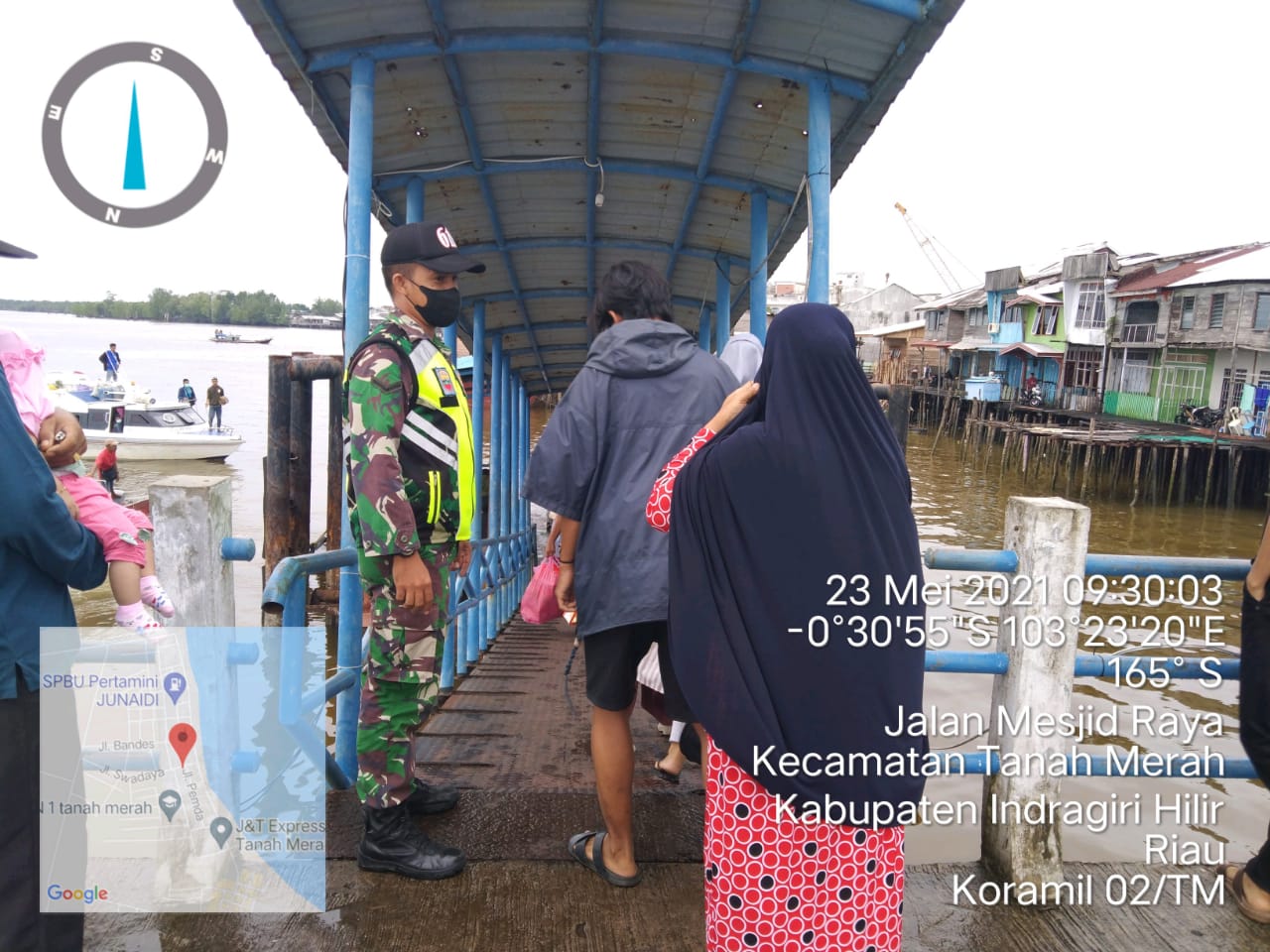 Penegakan Prokes, Babinsa Tanah Merah Pantau Kedatangan Speed Boat