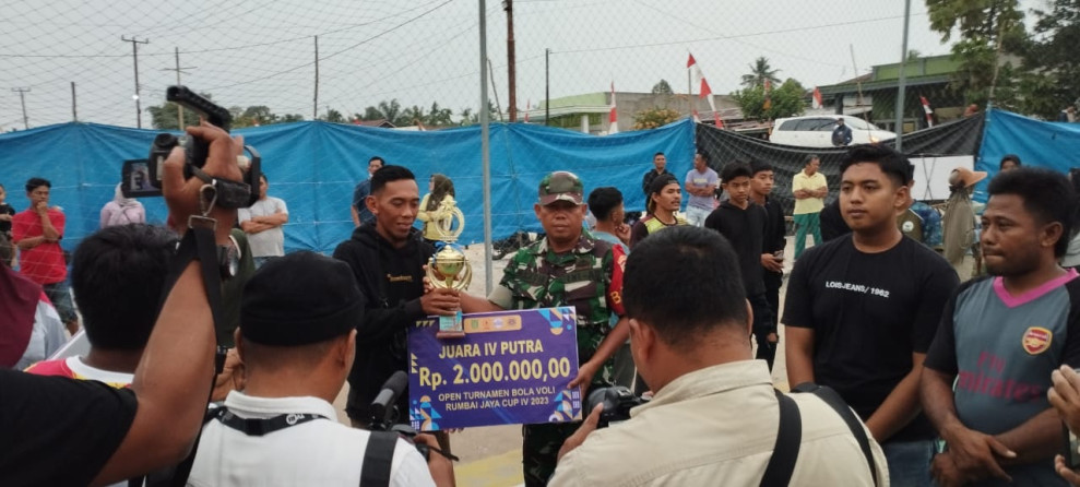 Babinsa Koramil 03/Tpl Hadiri Penutupan Turnamen Bola Voli Rumbai Jaya Cup IV Tahun 2023