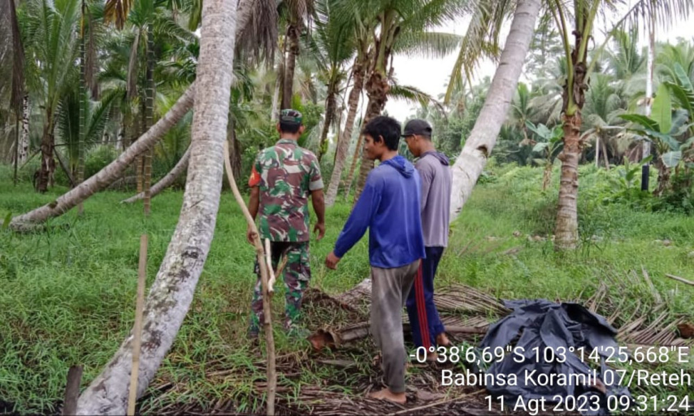 Babinsa Koramil 07/Reteh Terus Cegah Warga Untuk Tidak Membakar Sembarangan
