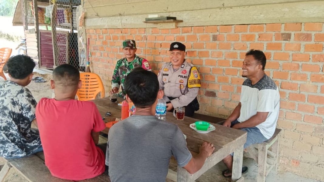 Jembatan Silaturahmi Babinsa Koramil 09/Kemuning, Sertu Rizal Nasution Dekatkan Babinsa-Masyarakat