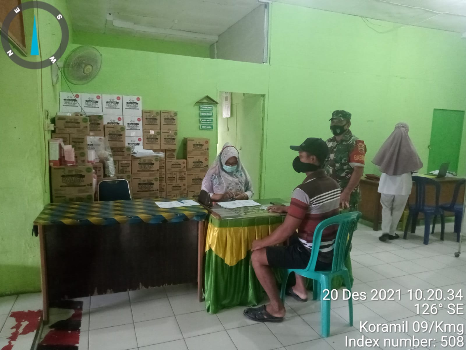 Babinsa 09/Kemuning Bantu Percepat dan Dampingi Vaksinasi di Selensen