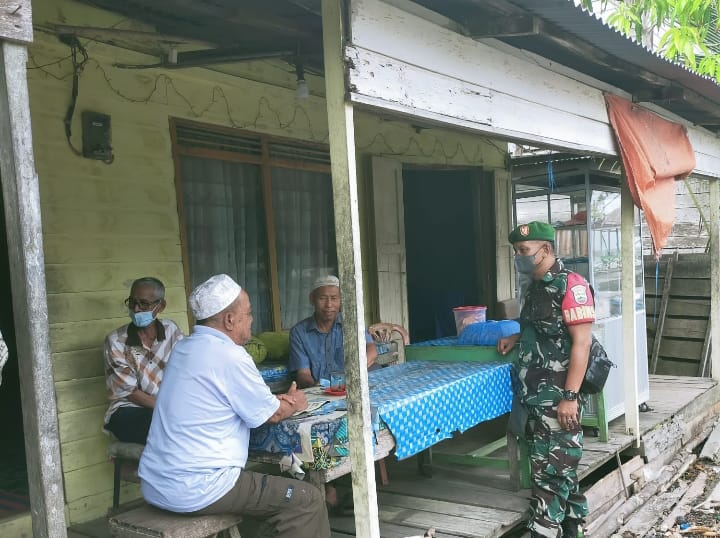 Upaya Tegakkan Disiplin Prokes dan Penerapannya Bersama Anggota Koramil 04/Kuindra