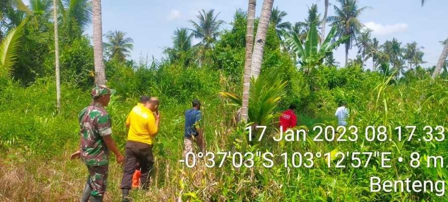 Rutin Patroli Karhutla Bersama Babinsa Koramil 07/Reteh