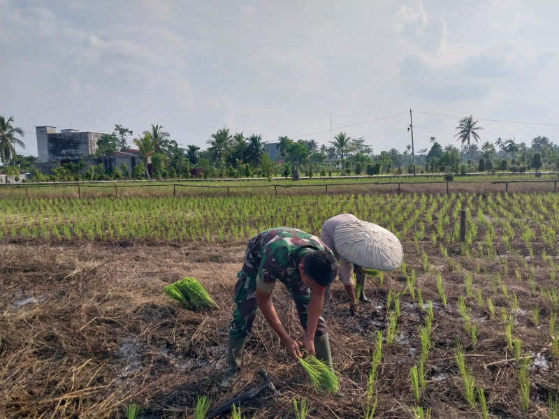 Koramil 07/Reteh Jalin Silaturahmi Bersama Poktan Sumber Rezeki di Binaan
