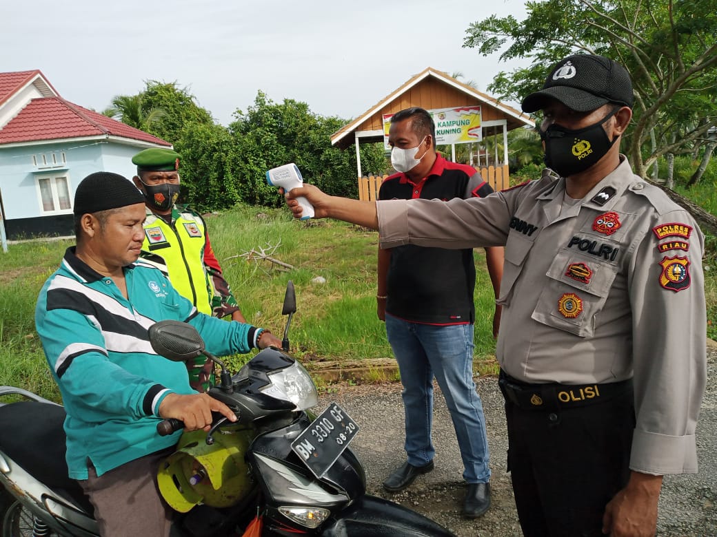 Kompak, Anggota Koramil 04/Kuindra dan Polsek Lakukan Penegakan Protkes