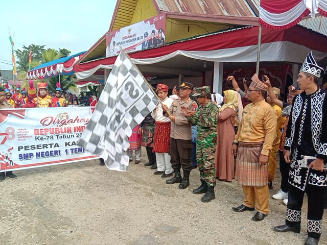 Personil Koramil 03/Tpl Turun Ikut Amankan Pawai Karnaval HUT RI Ke-78