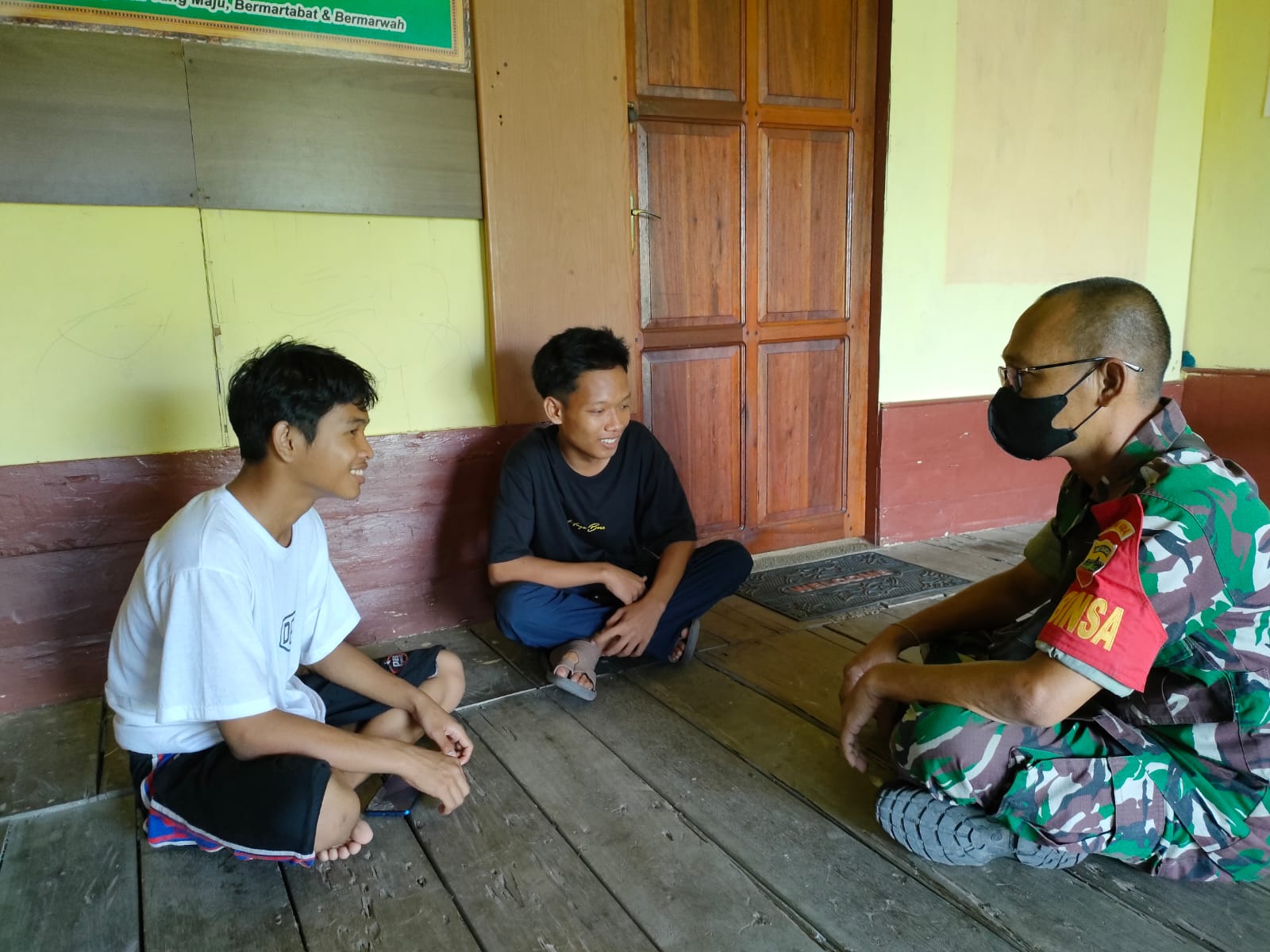 Himbauan Yang Dilakukan Oleh Babinsa Koramil 04/Kuindra Kepada Pemuda Terkait Miras Dan Narkoba