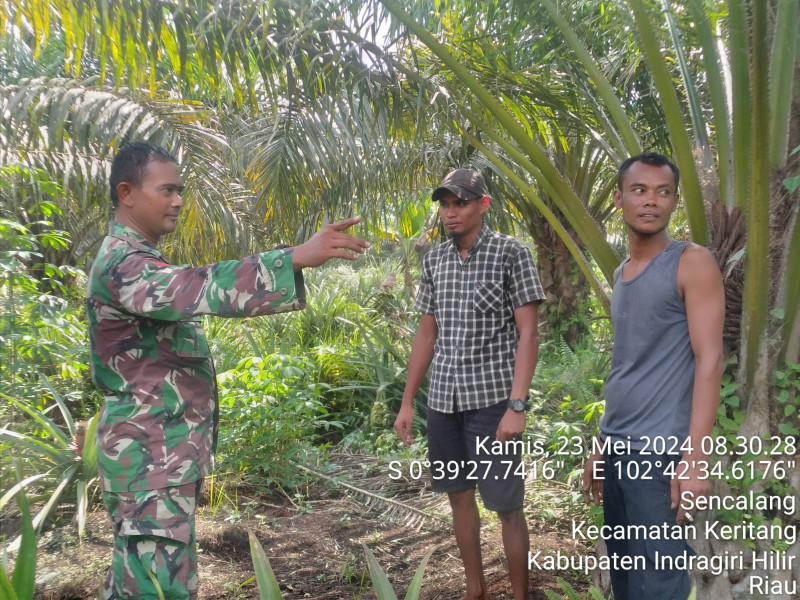 Babinsa Koramil 09/Kmg Koptu Setiawan Harianto Lakukan Pencegahan Karhutla Bersama Warga Binaan