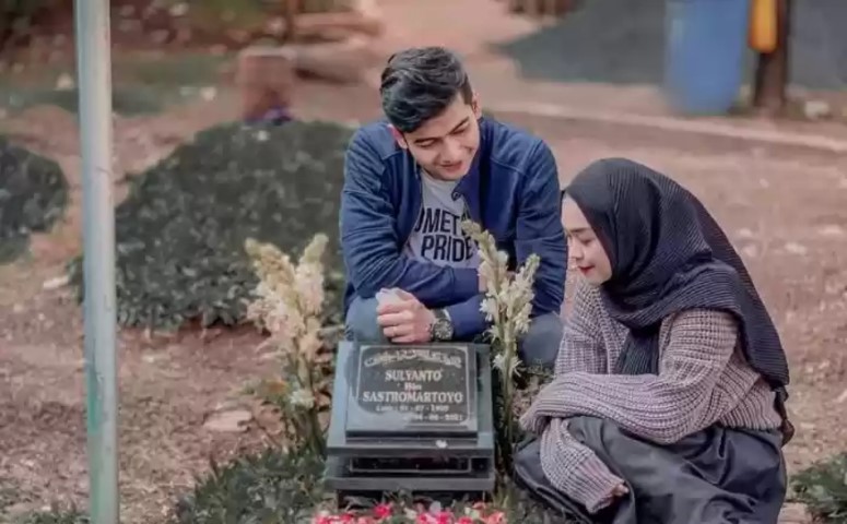 Ria Ricis Ingin Masukkan Ayah di Foto Keluarga, Ibunda Menolak Ria Ricis Ingin Masukkan Ayah di Foto Keluarga, Ibunda Menolak