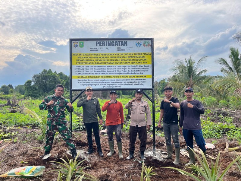 Polsek Gaung Pemasangan Papan Plang Peringatan Karhutla untuk Meningkatkan Kesadaran Masyarakat