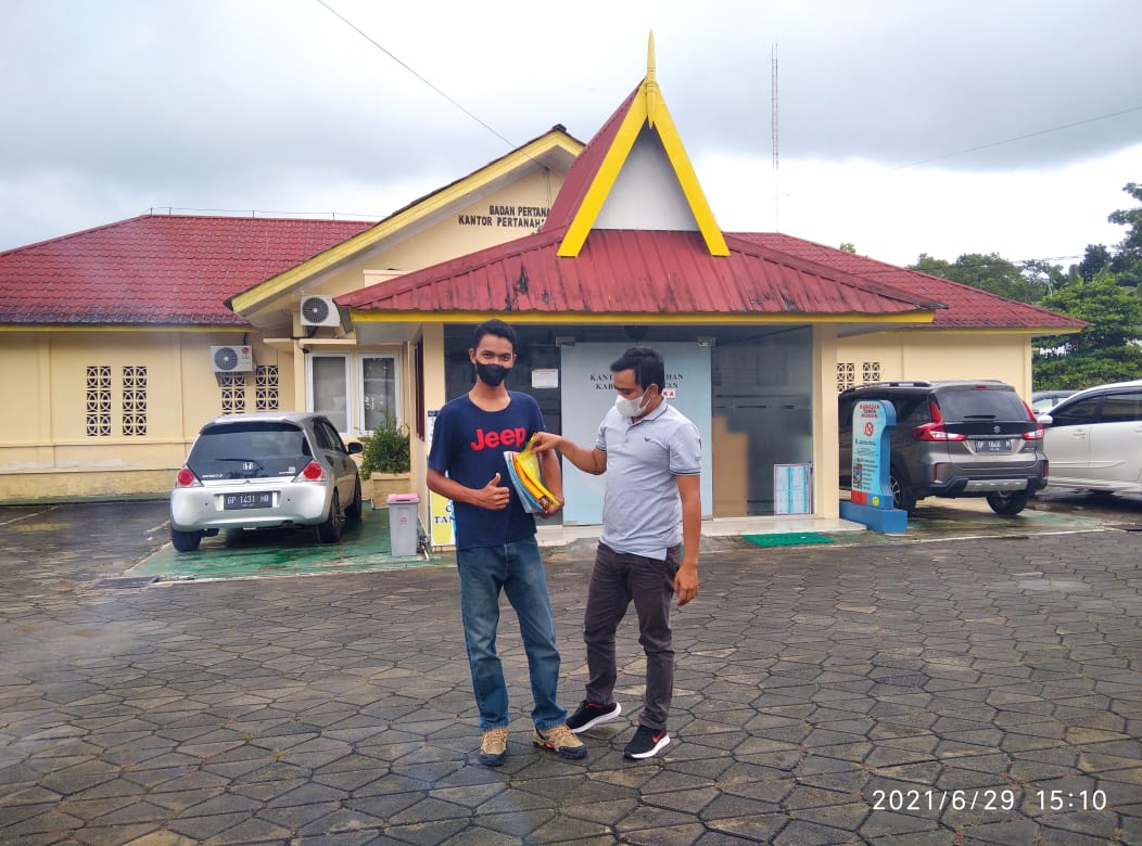 Lengkapi Berkas Laporan, Jefri dan Hazizon Mendaftarkan Kembali Surat Sertifikat Tanah Ke BPN Bintan Lengkapi Berkas Laporan, Jefri dan Hazizon Mendaftarkan Kembali Surat Sertifikat Tanah Ke BPN Bintan