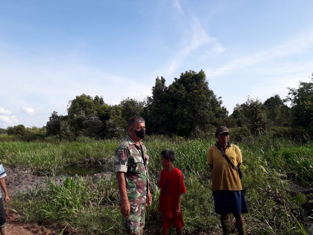 Melalui Babinsa Koramil 04/Kuindra Rutin Lakukan Patroli dan Sosialisasi Karlahut