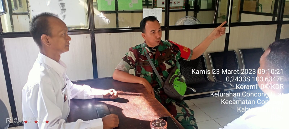 Bersama Lurah Concong, Babinsa Koramil 04/Kuindra Laksanakan Komsos