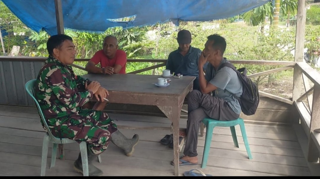 Sertu Bendri: Komsos untuk Meningkatkan Silaturahmi dan Pemantauan Situasi