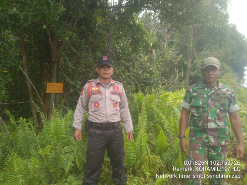 Babinsa Koramil 10/Pelangiran Turun Bersama Masyarakat Untuk Lakukan Patroli Karlahut
