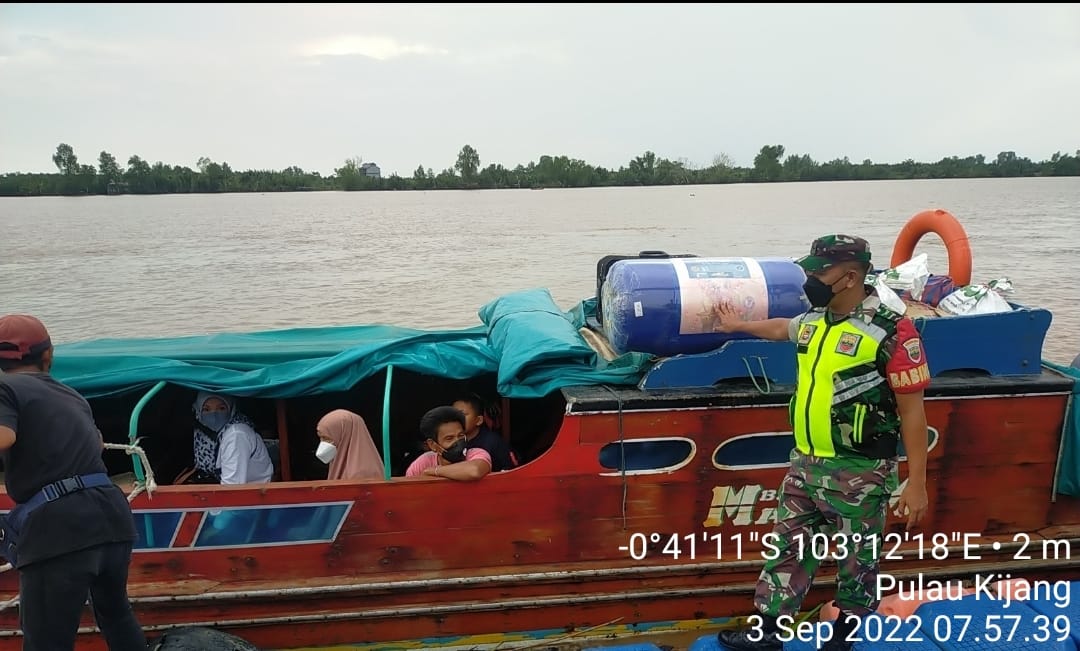 Posko Penegakan Disiplin Prokes Terus Dilakukan Oleh Babinsa Koramil 07/Reteh