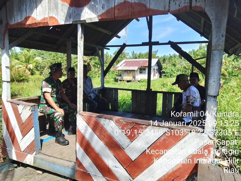 Komsos Babinsa Koramil 04/Kuindra: Upaya Meningkatkan Kesadaran Masyarakat dan Menjaga Keamanan