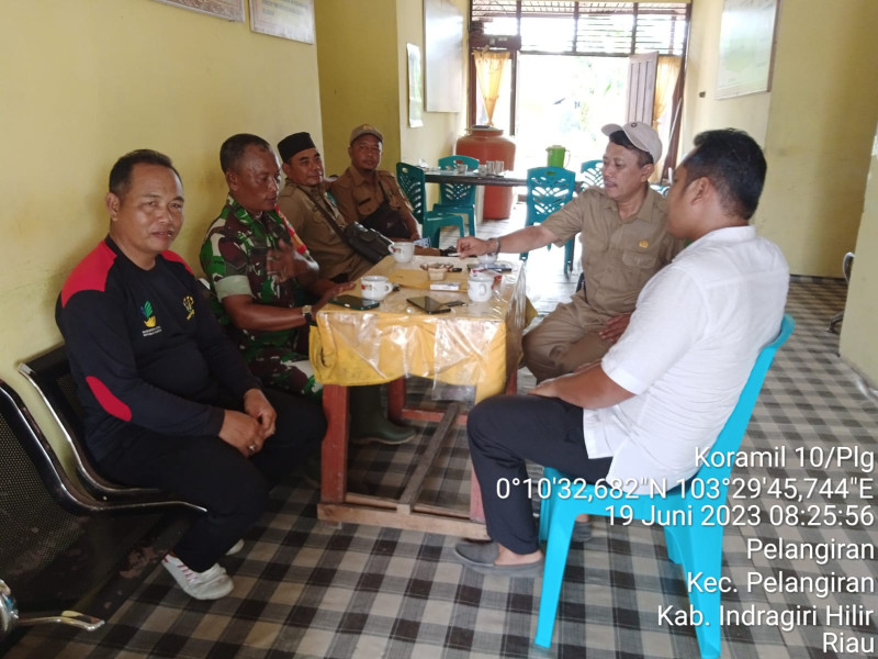 Dengan Segelas Kopi, Koramil 10/Pelangiran Ciptakan Suasana Yang Harmonis dan Kedekatan Dengan Staff Pelangiran
