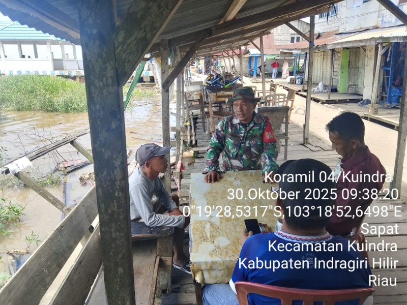 Koramil 04/Kuindra Laksanakan Komsos Sebagai Bentuk Kepedulian Babinsa Koramil 04/Kuindra Laksanakan Komsos Sebagai Bentuk Kepedulian Babinsa