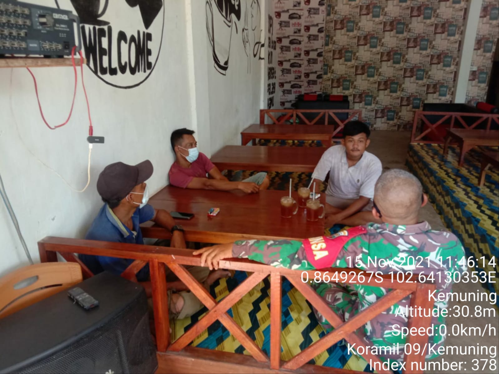 Babinsa Koramil 09/Kemuning Komsos dengan Pemuda, Sampaikan Ini...