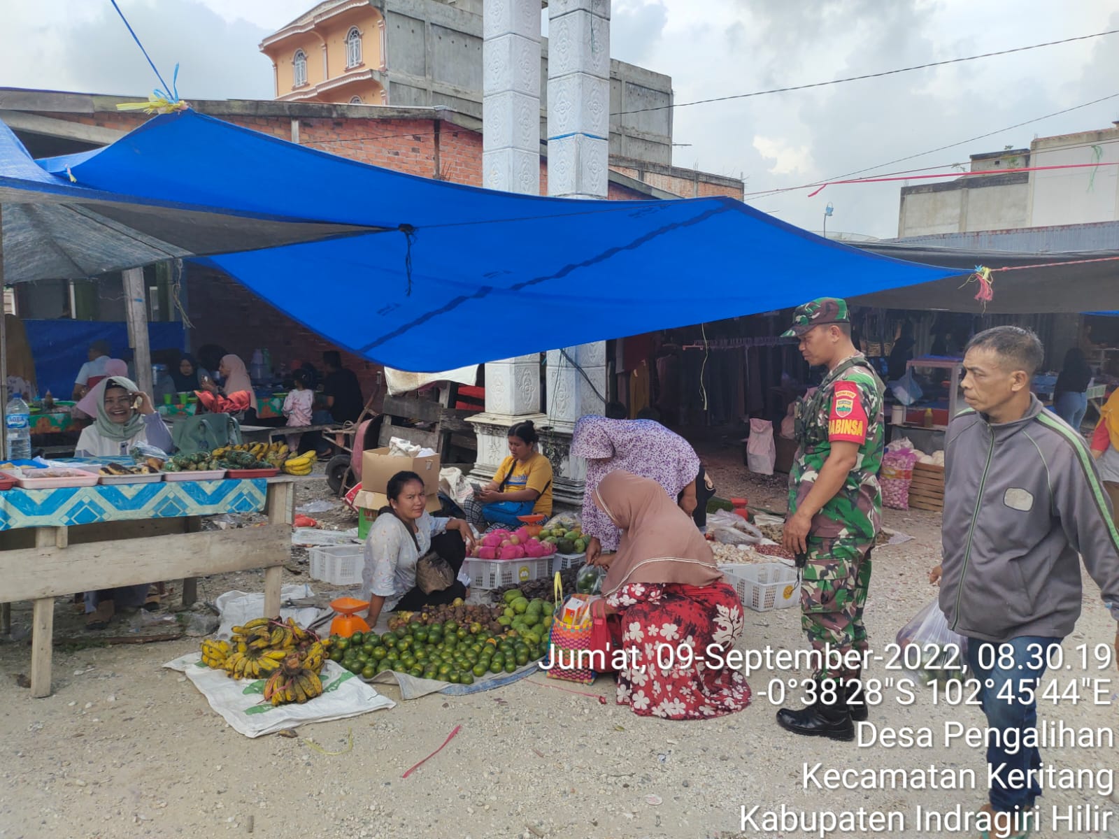 Penerapan dan Mengingatkan Kembali Kepada Warga Terhadap Prokes Oleh Personel Koramil 09/Kemuning