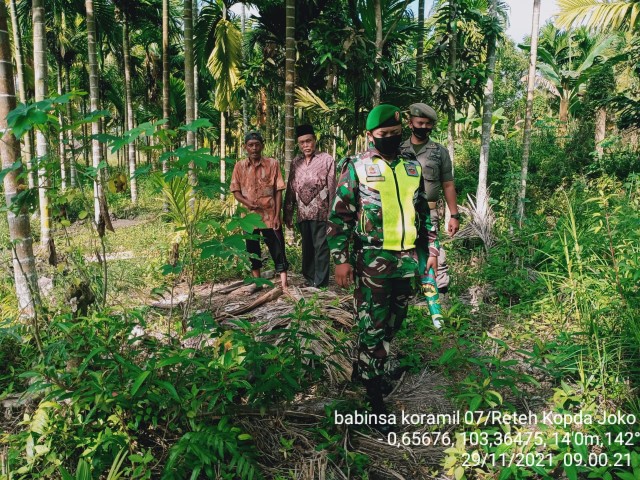 Cuaca Mulai Panas, Babinsa 07/Reteh Gencarkan Patroli Karhutla