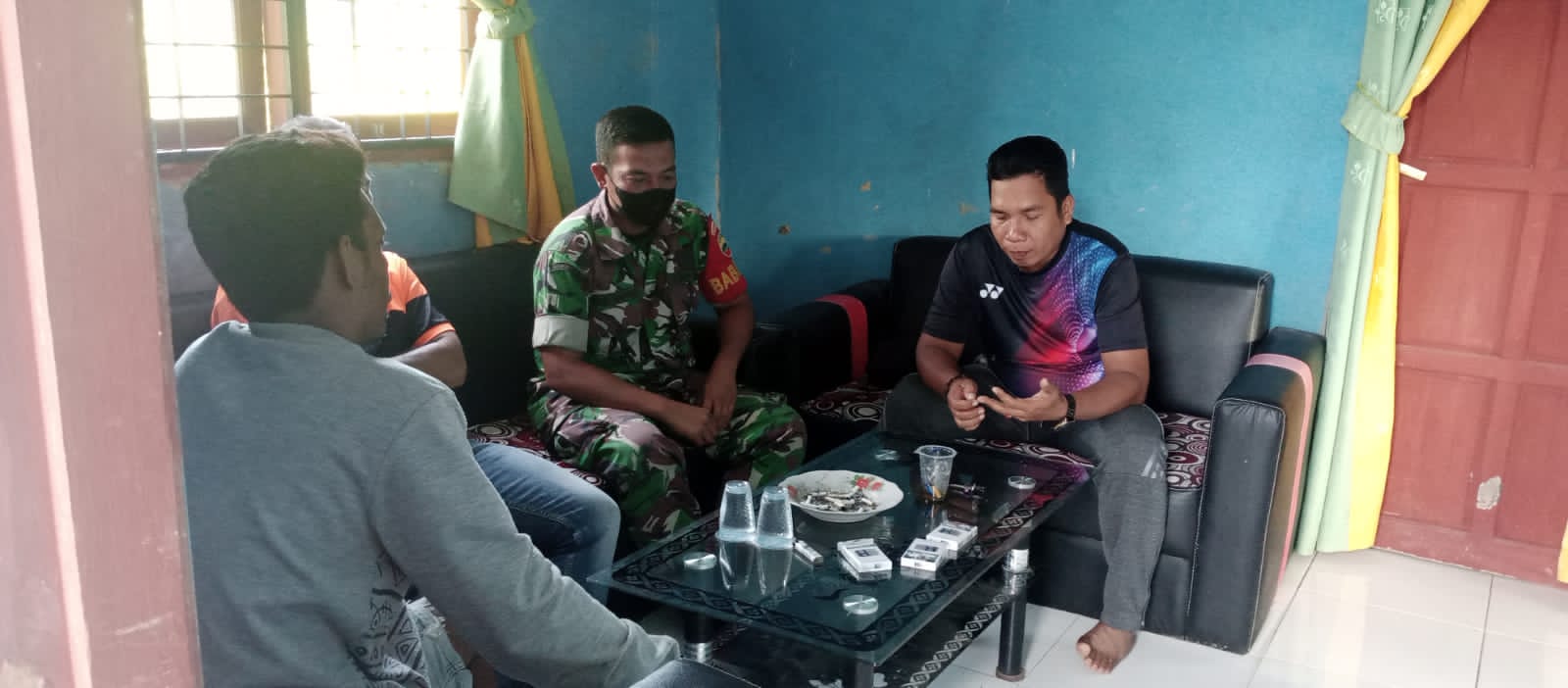 Bersama Sekdes, Babinsa Koramil 04/Kuindra Lakukan Komsos