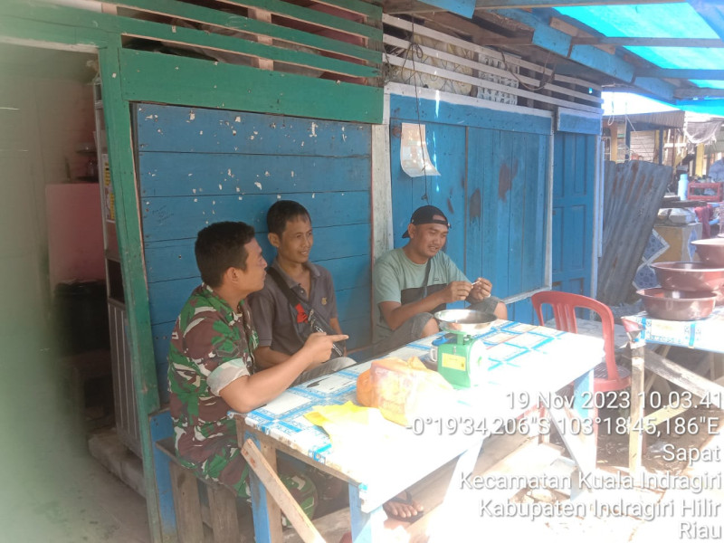 Babinsa Koramil 04/Kuindra Ciptakan Kerukunan Dilingkungan Setempat Melalui Perilaku Pancasilais