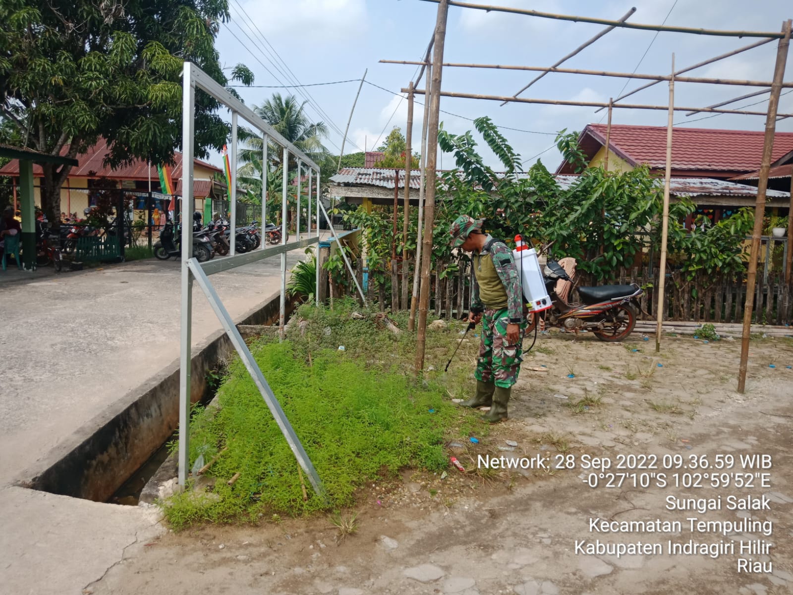 Peduli Akan Kebersihan Pangkalan, Koramil 03/Tempuling Rutin Melaksanakan Korve