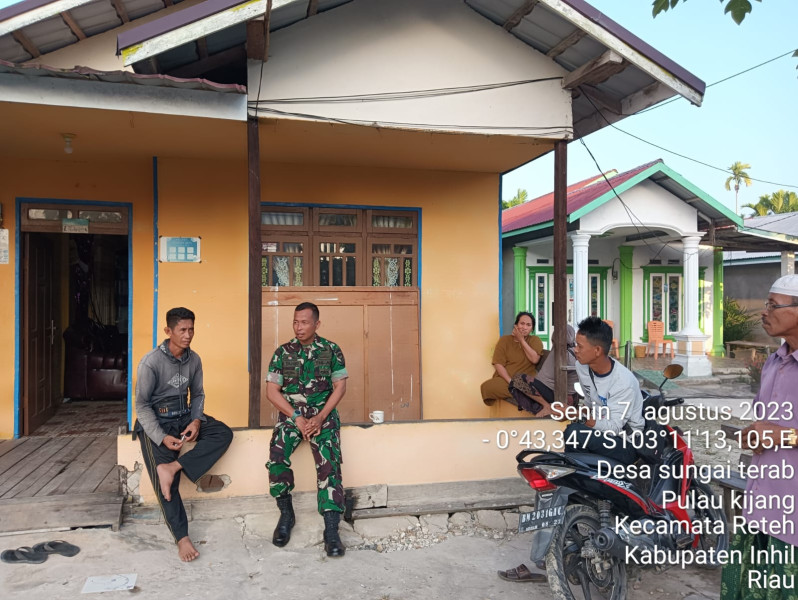 Jaga Kebersihan Lingkungan, Koramil 07/Reteh Tetap Jaga dan Himbau Warga Untuk Jaga Keamanan di Wilayah