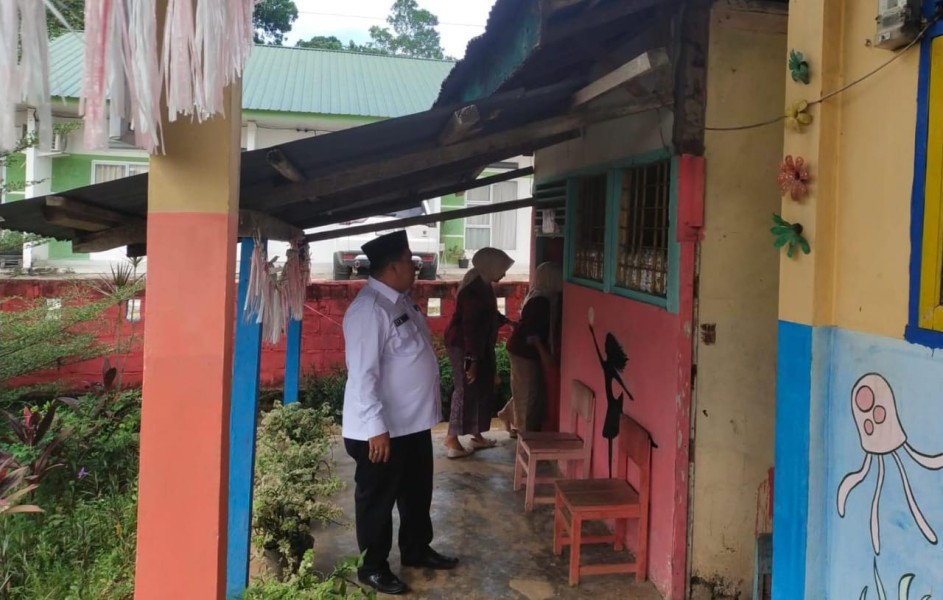 Ruang Guru Bocor dan Sempit, Ketua DPRD Inhu Turun Tangan Bantu TK Islam Gerbang Sari