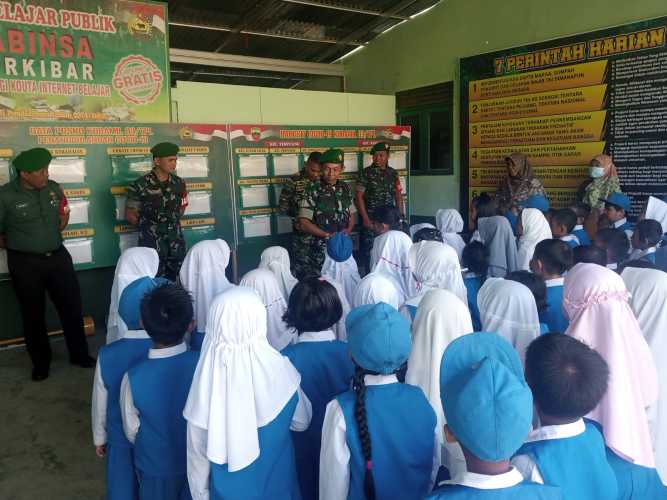 Terima Kunjungan Anak TK, Danramil 03/Tpl Kenalkan Profesi TNI