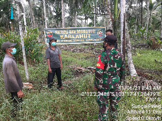 Babinsa Koramil 12/Batang Tuaka Sertu JM Siallagan Antisipasi Dini Karhutla