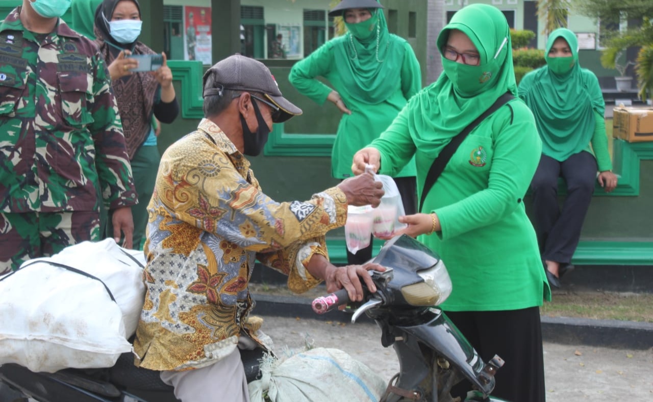 Berhentikan Pengguna Jalan di Sore Ramadhan, Ternyata Ini Ulah Ibu Persit Kodim 0314/Inhil