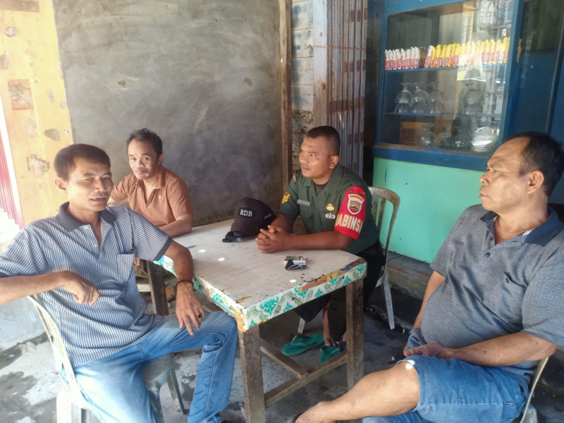 Babinsa Serka Ferry Barus Terus Jalin Silaturahmi Dengan Masyarakat Melalui Komsos