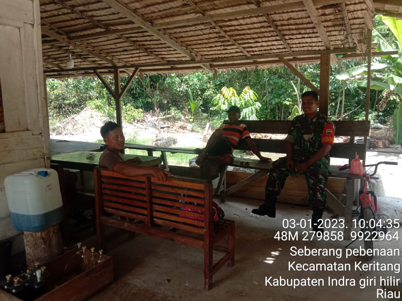 Tertibkan Desa dan Kebersihan Melalui Komsos Babinsa Koramil 09/Kemuning