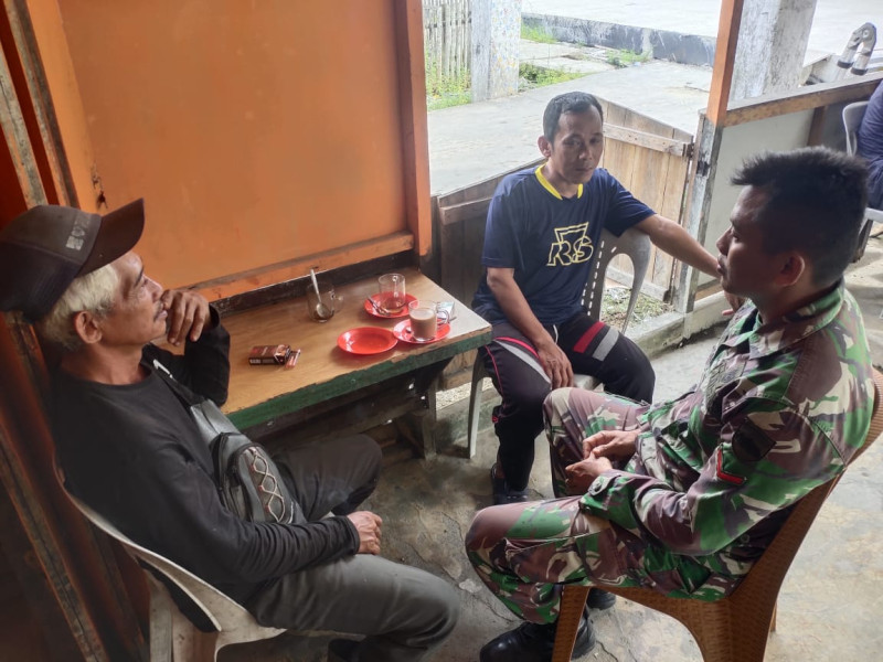 Bukti Nyata TNI Hadir untuk Masyarakat: Kopda Irawan Gelar Komsos di Sungai Batang