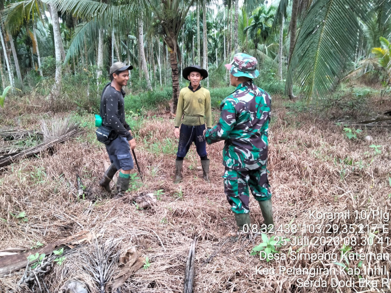 Saling Bekerjasama Demi Kenyamanan Di Desa Melalui Patroli Rutin Karlahut Babinsa Koramil 10/Pelangiran